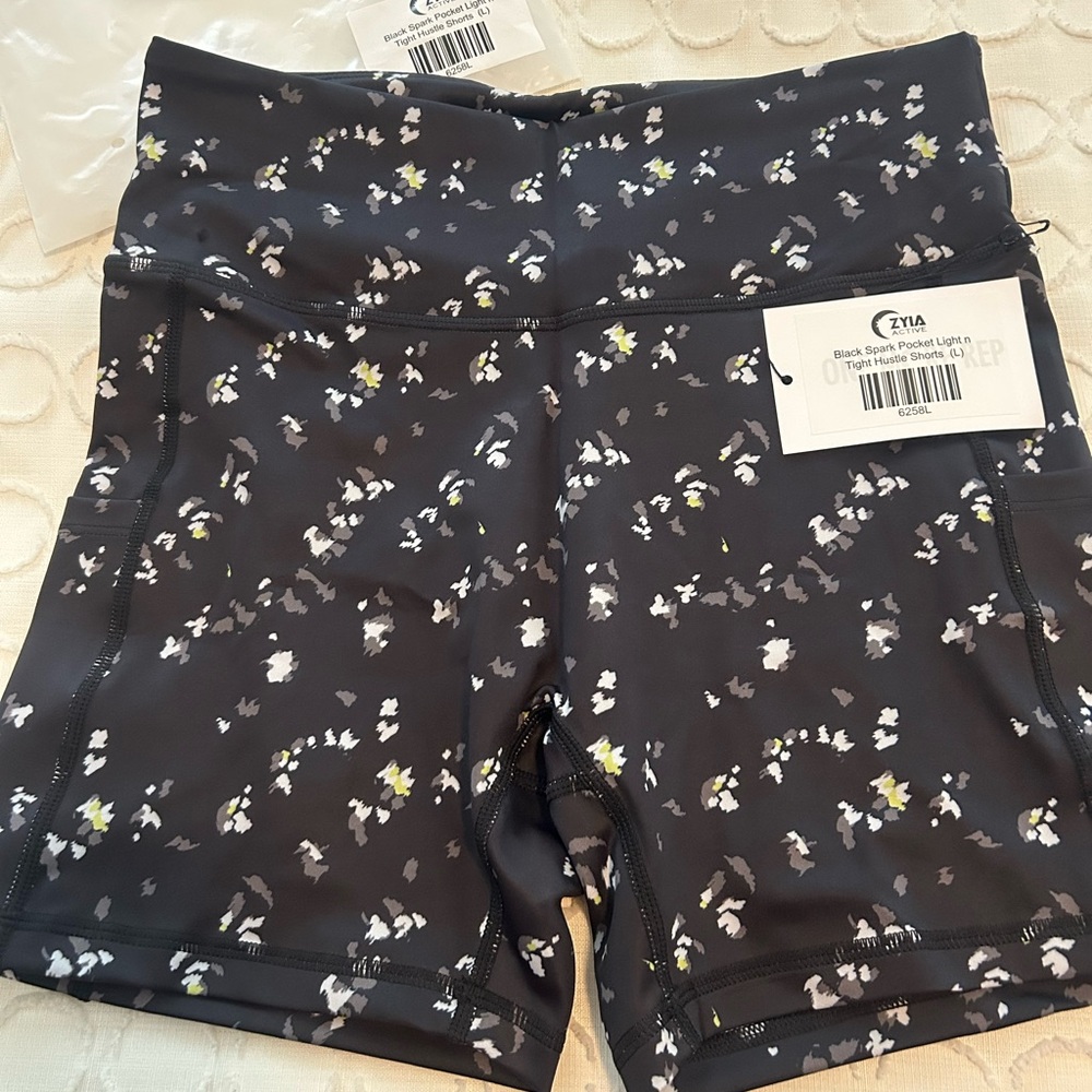 Zyia Women's Black Floral Shorts